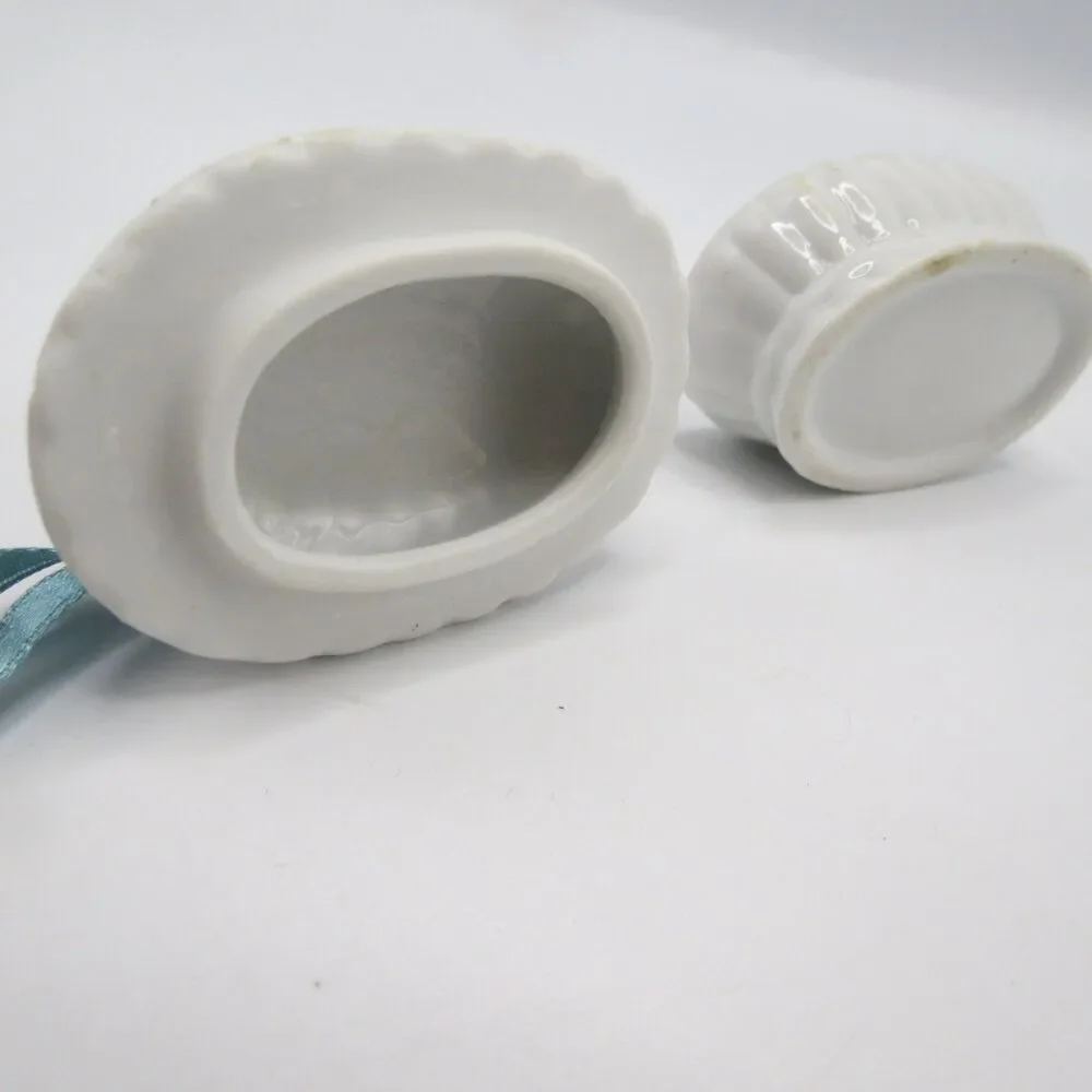 Unbranded Mini Porcelain Trinket Dish Grey Ribbed w/ Raised Rose
